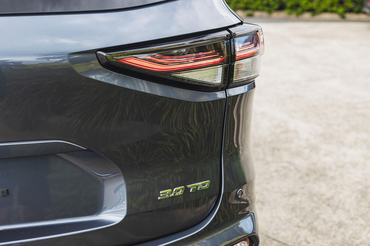 2022 Isuzu MU-X LS-T