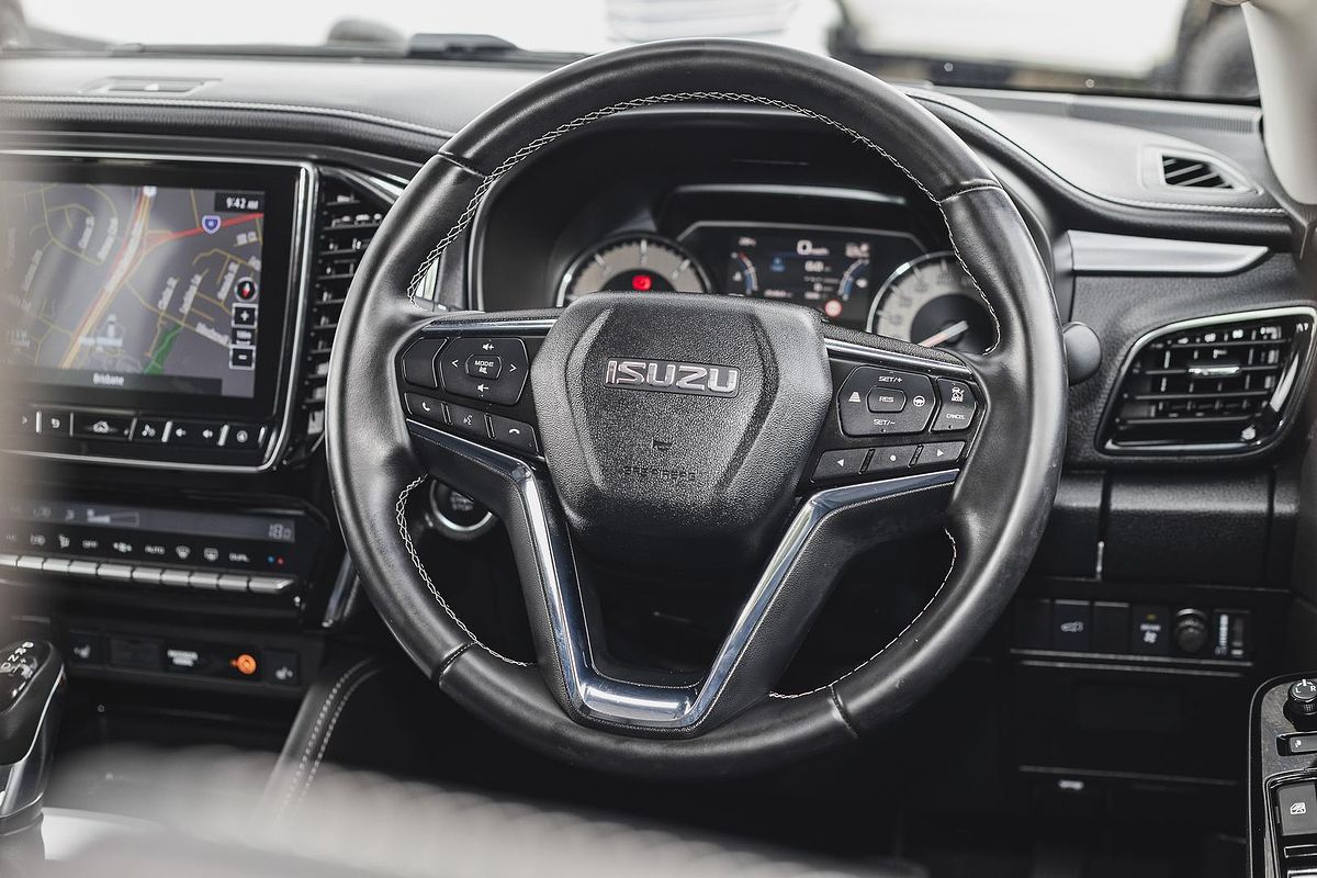 2022 Isuzu MU-X LS-T