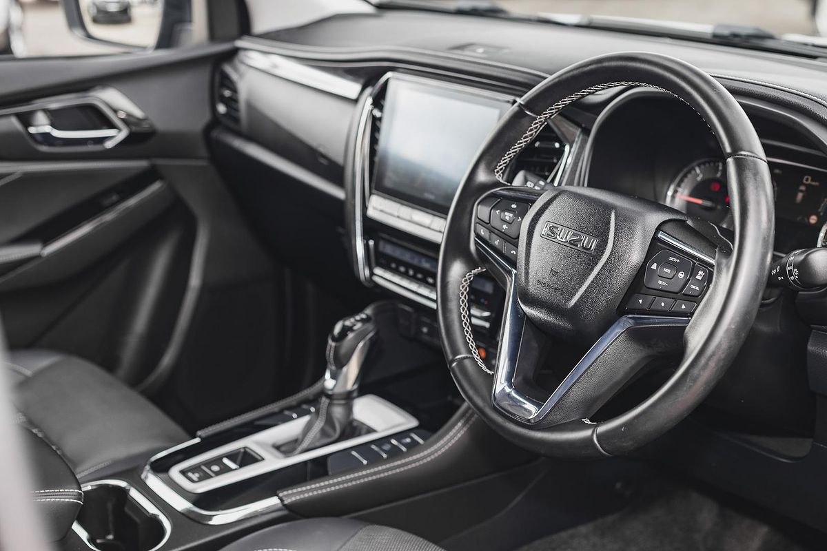 2022 Isuzu MU-X LS-T