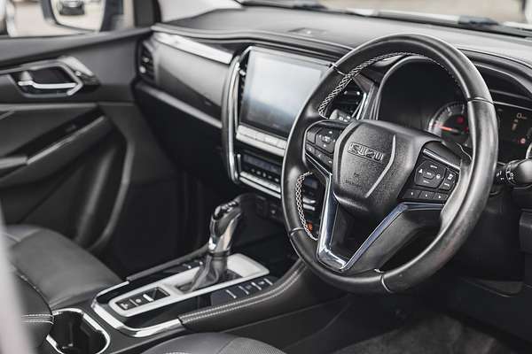 2022 Isuzu MU-X LS-T