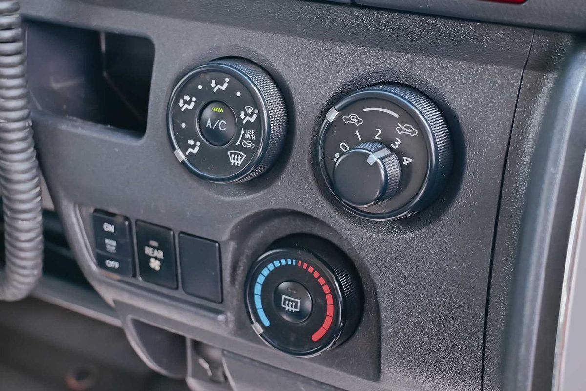 2018 Toyota Hiace Commuter KDH223R