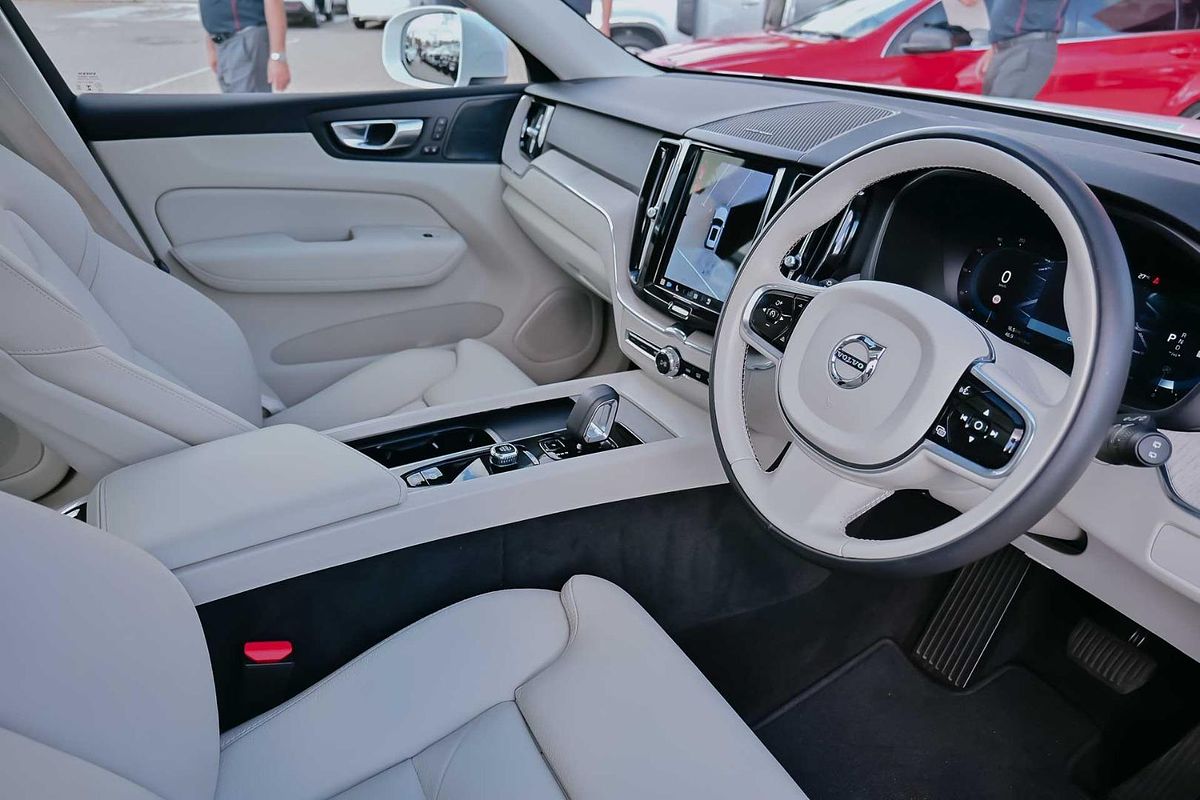 2023 Volvo XC60 Plus B5