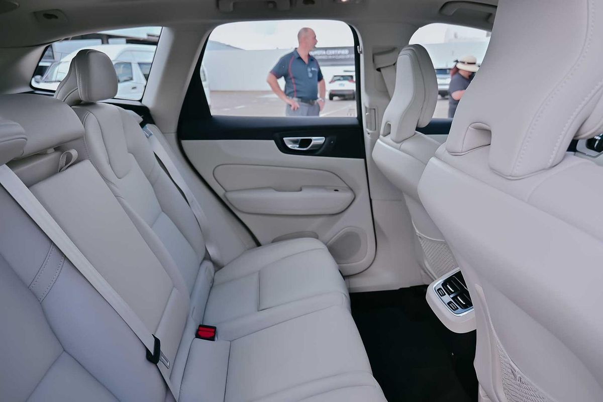 2023 Volvo XC60 Plus B5