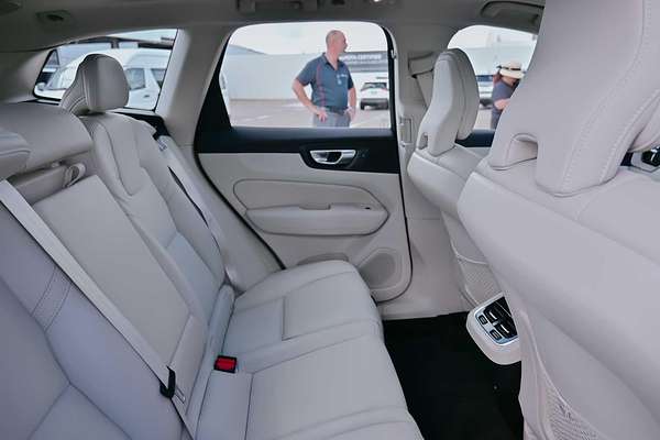 2023 Volvo XC60 Plus B5