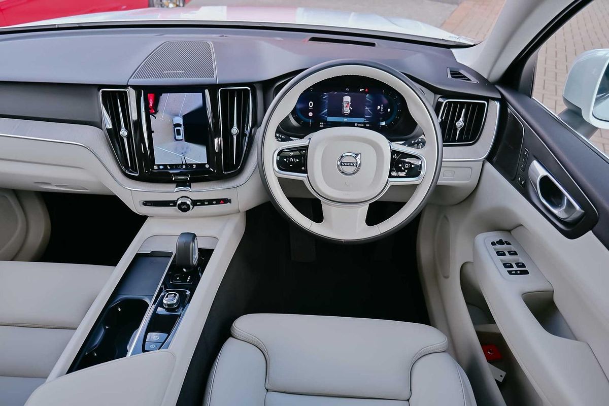 2023 Volvo XC60 Plus B5