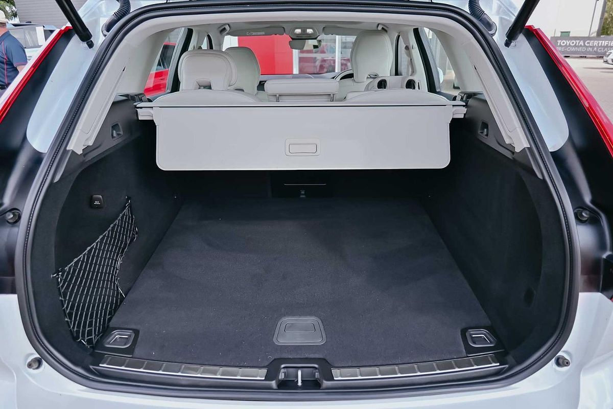2023 Volvo XC60 Plus B5