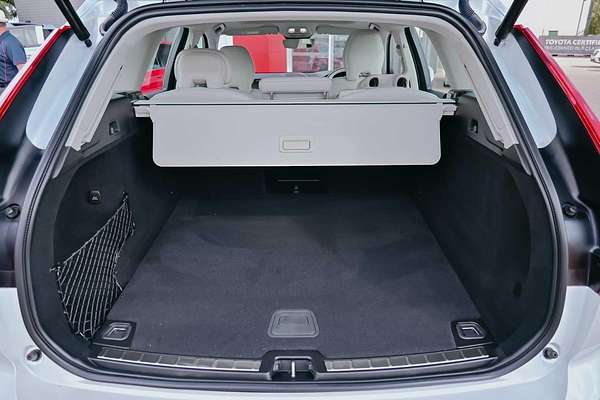 2023 Volvo XC60 Plus B5