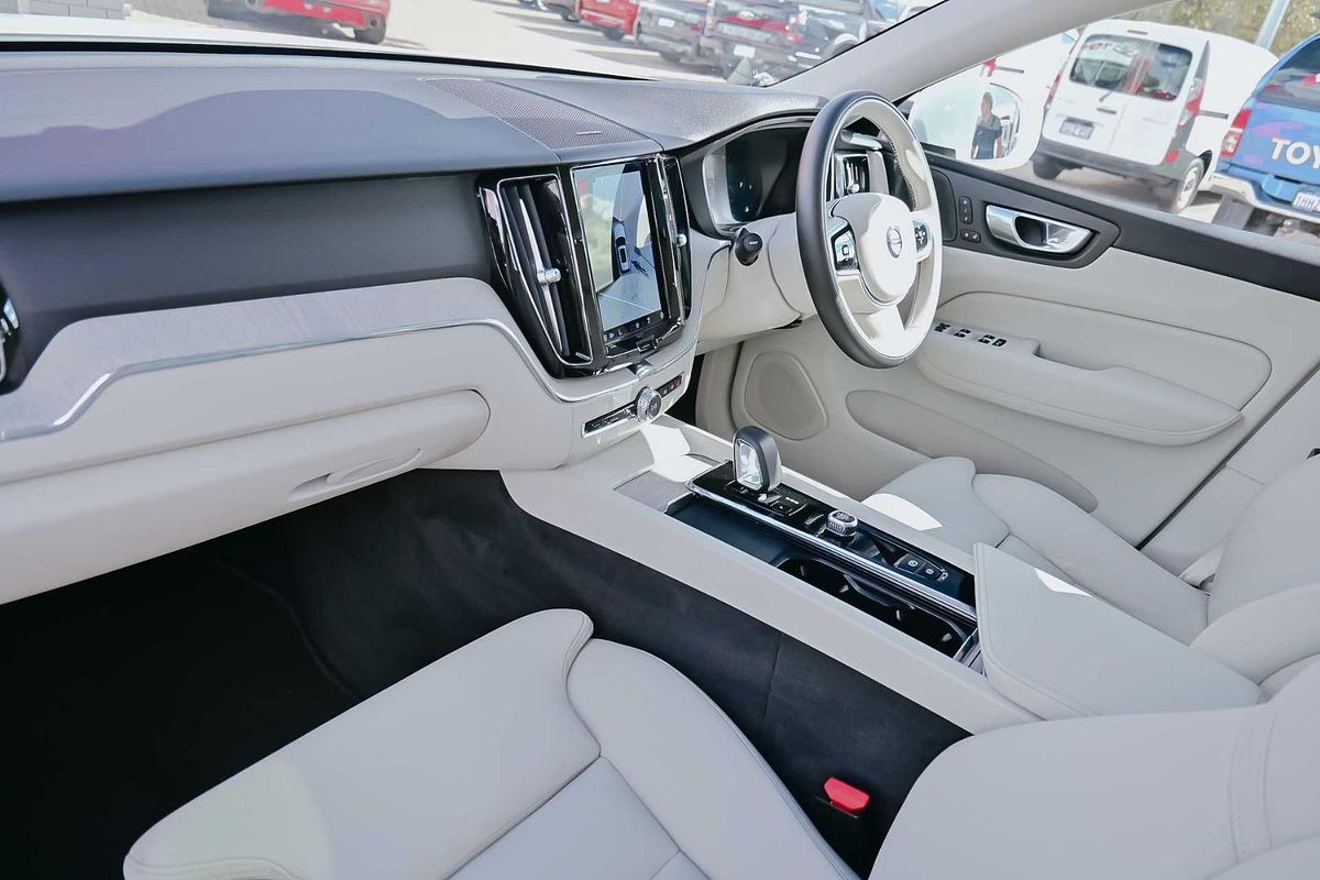 2023 Volvo XC60 Plus B5