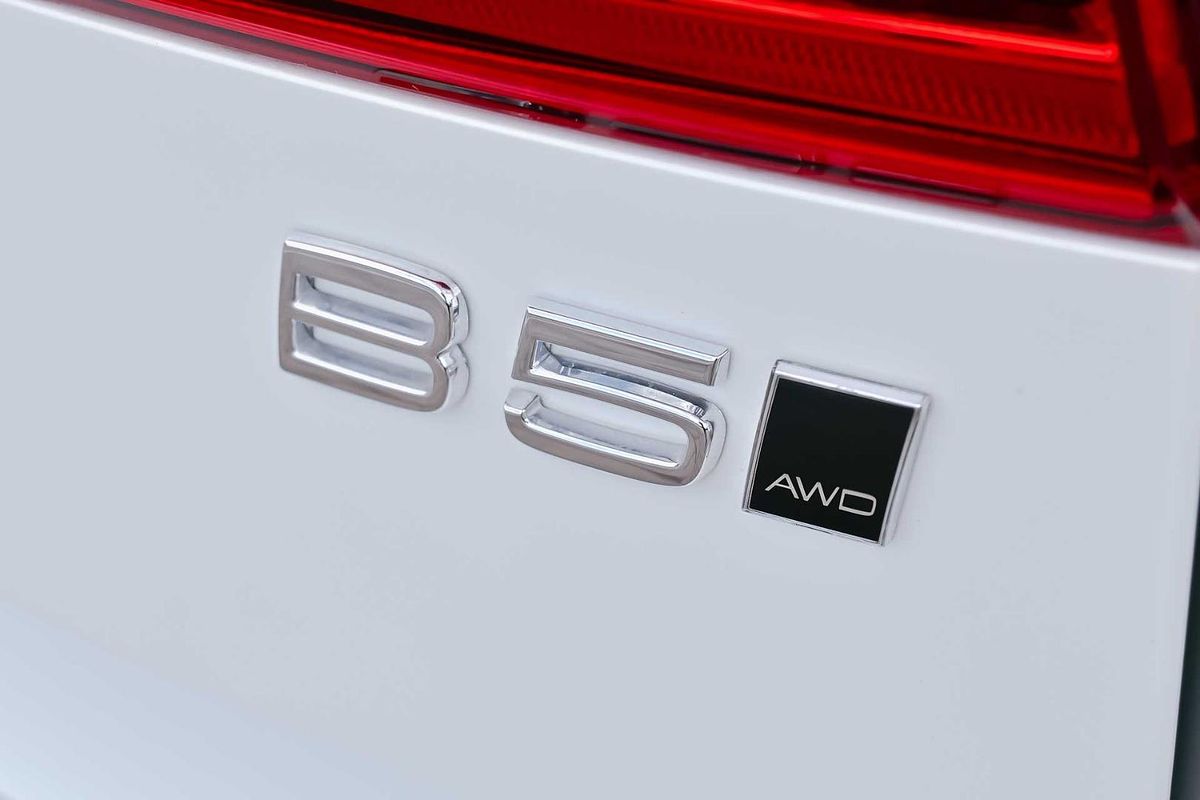 2023 Volvo XC60 Plus B5