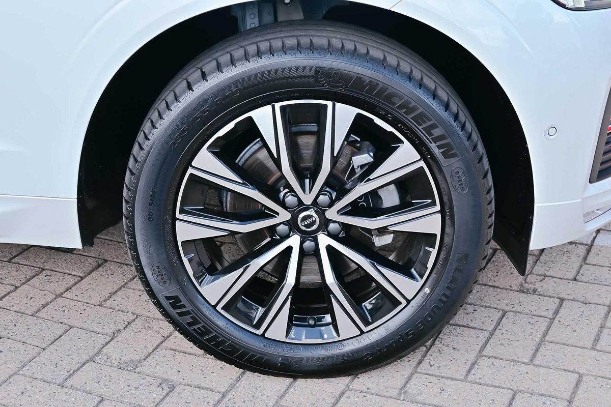 2023 Volvo XC60 Plus B5