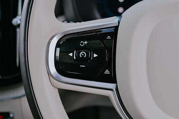 2023 Volvo XC60 Plus B5