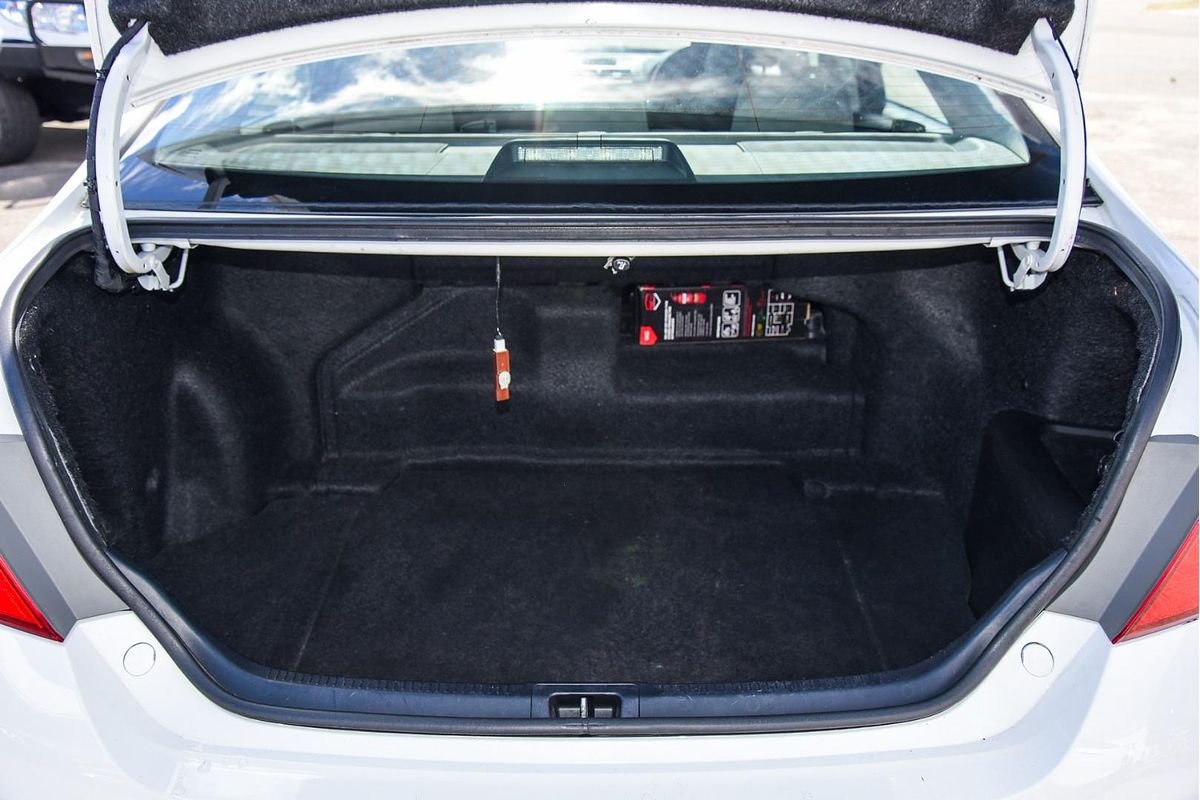 2016 Toyota Camry Altise AVV50R
