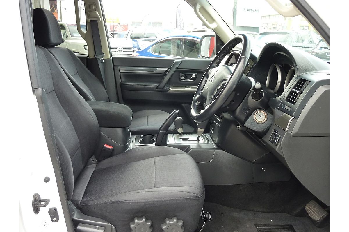 2018 Mitsubishi Pajero GLX NX