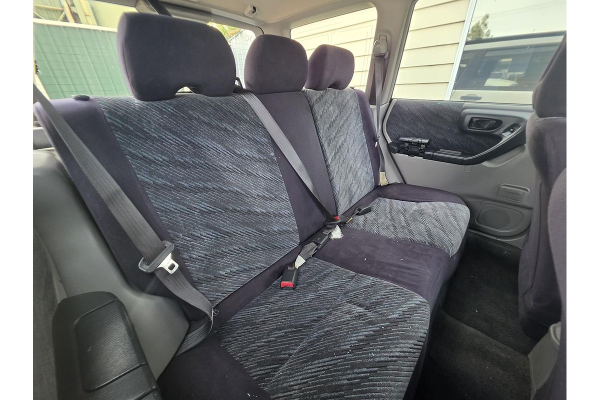 2000 Subaru Forester GX 79V