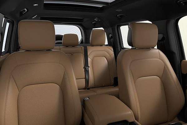 2025 Land Rover Defender 130 D350 X-Dynamic SE L663