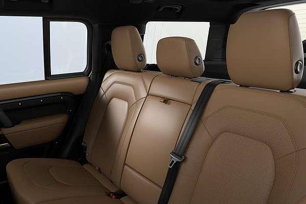 2025 Land Rover Defender 130 D350 X-Dynamic SE L663