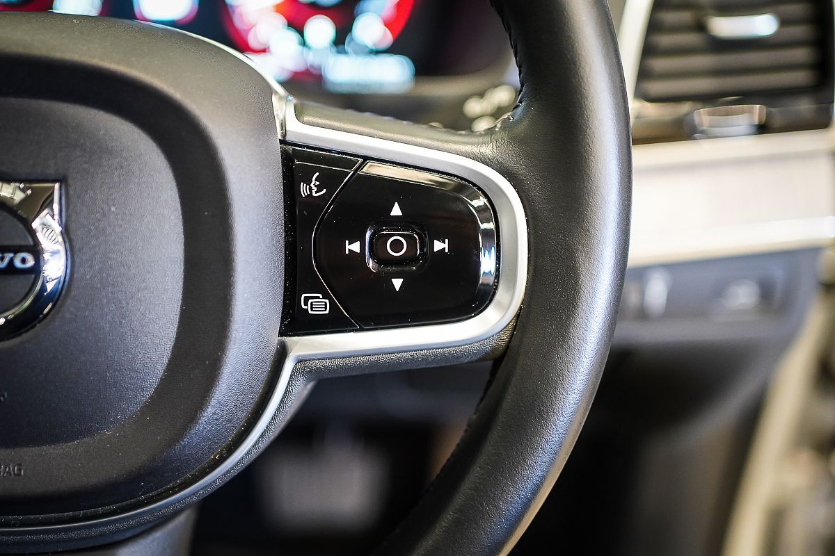 2021 Volvo XC90 B6 Inscription