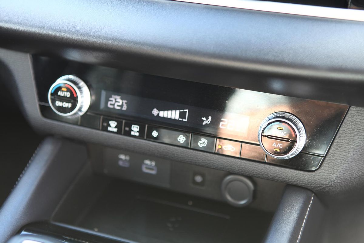 2023 Mitsubishi Outlander LS ZM