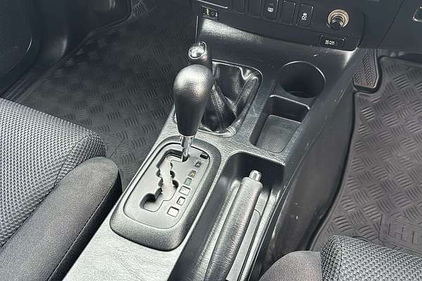 2015 Toyota Hilux SR KUN26R 4X4