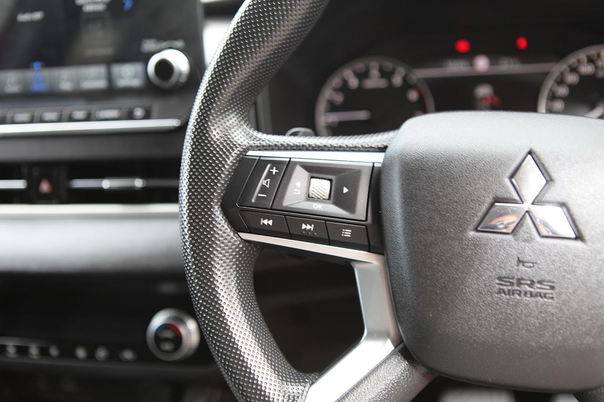 2022 Mitsubishi Outlander ES ZM