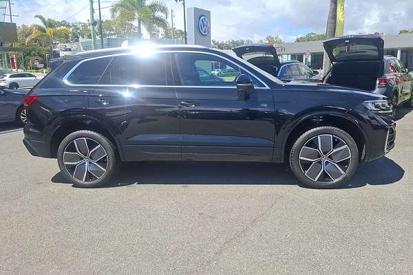 2024 Volkswagen Touareg 210TDI R-Line RC