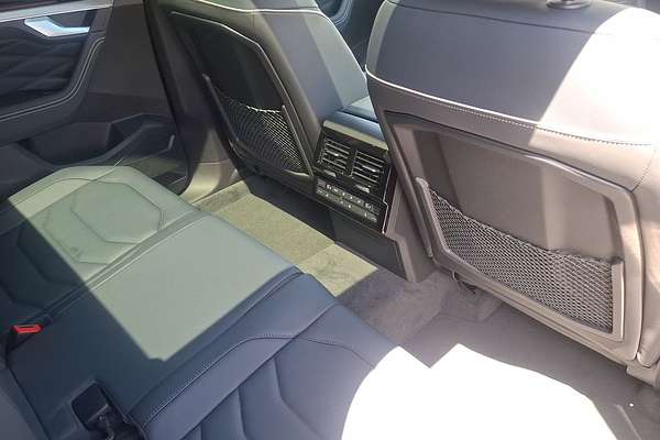 2024 Volkswagen Touareg 210TDI R-Line RC
