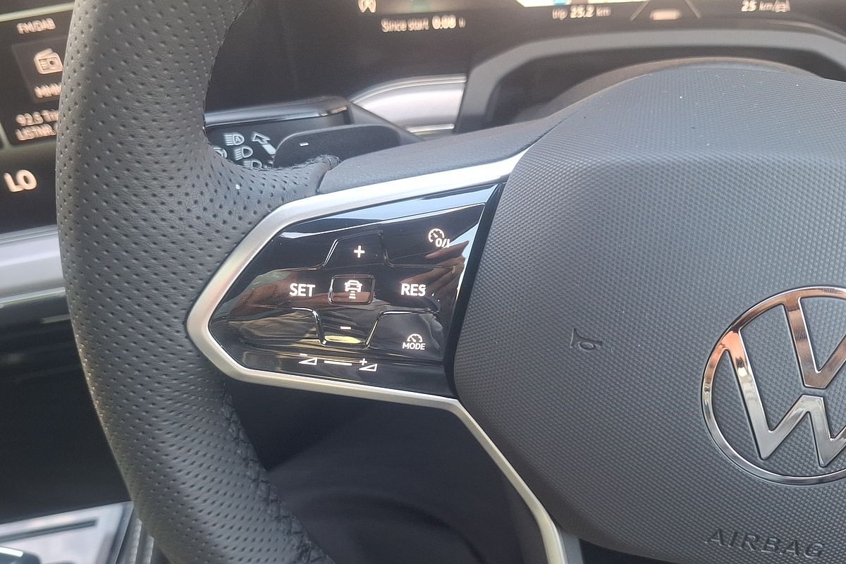 2024 Volkswagen Touareg 210TDI R-Line RC