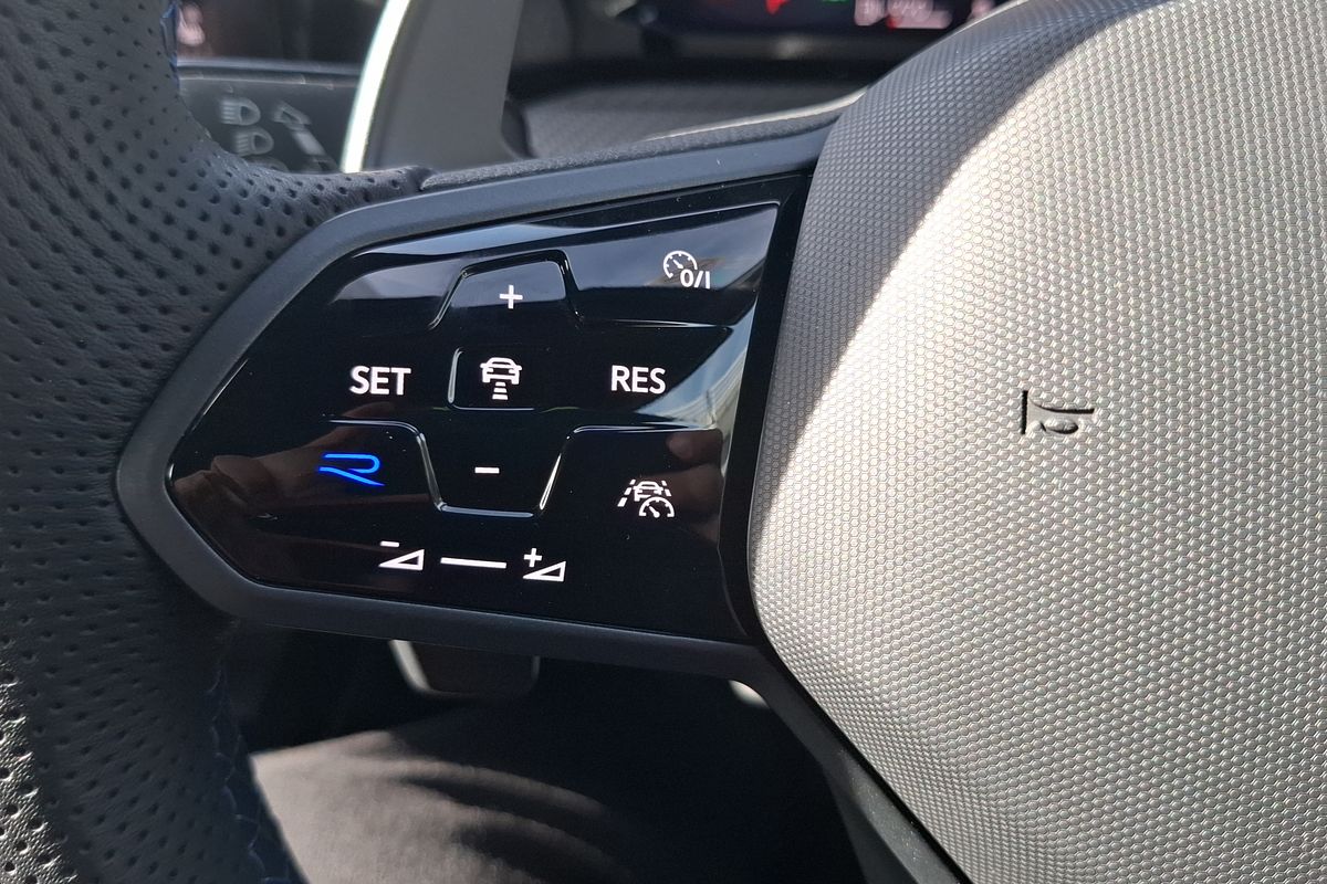 2024 Volkswagen Golf R 8