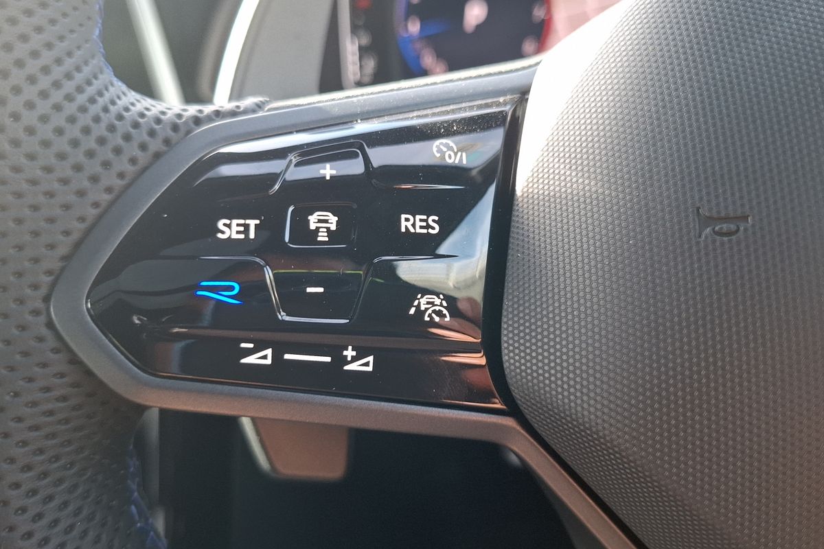 2023 Volkswagen T-Roc R D11