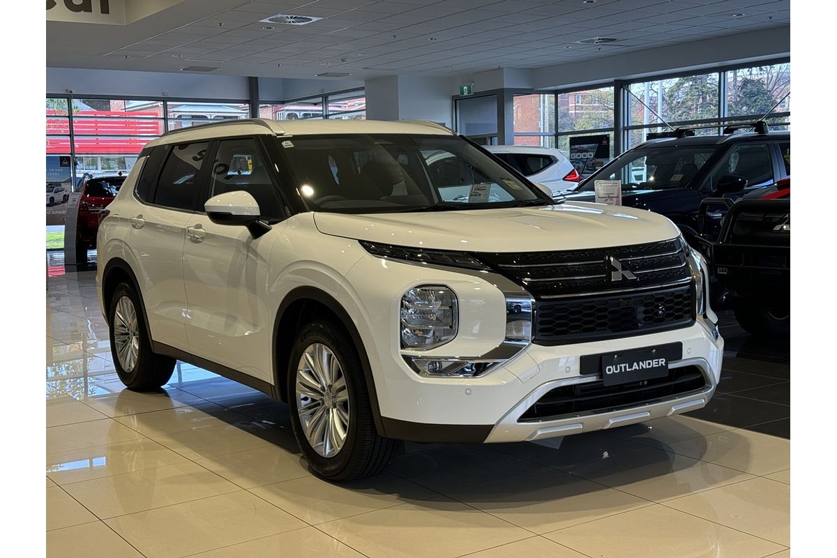 2024 Mitsubishi ZM Outlander LS 2.5L CVT 2WD 7ST