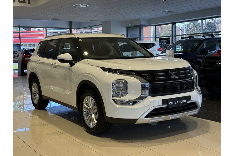 2024 Mitsubishi Outlander LS ZM