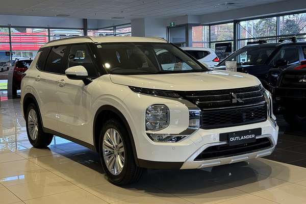 2024 Mitsubishi Outlander LS ZM