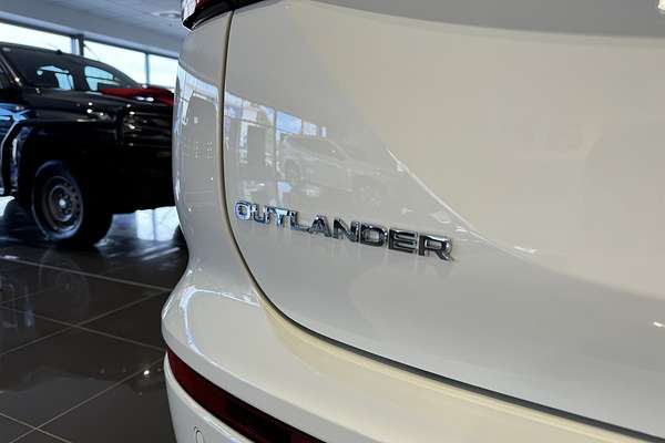 2024 Mitsubishi Outlander LS ZM