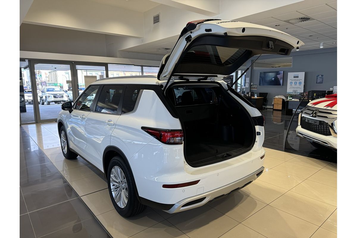 2024 Mitsubishi ZM Outlander LS 2.5L CVT 2WD 7ST