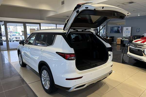 2024 Mitsubishi Outlander LS ZM