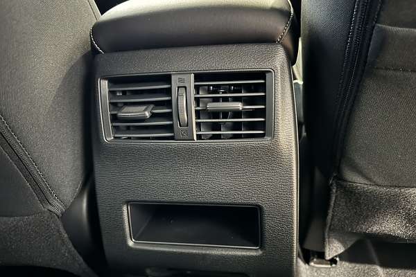 2024 Mitsubishi Outlander LS ZM