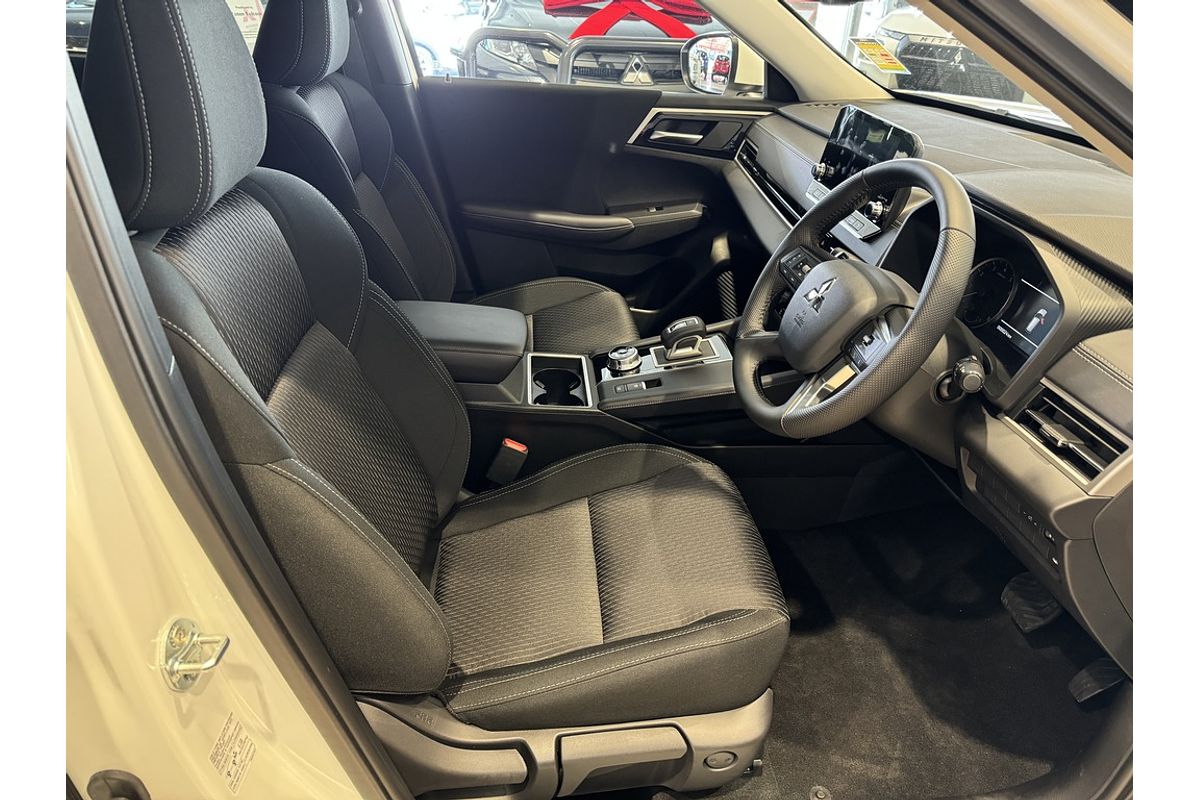 2024 Mitsubishi ZM Outlander LS 2.5L CVT 2WD 7ST