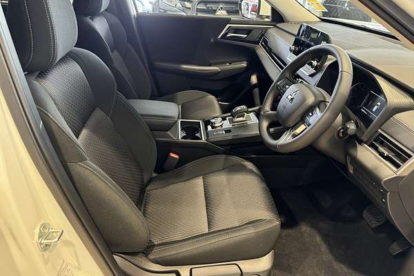 2024 Mitsubishi Outlander LS ZM