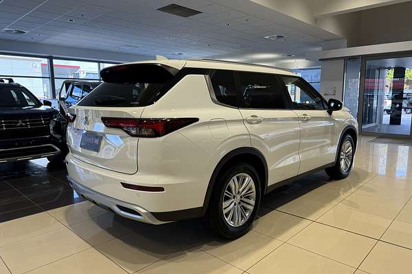 2024 Mitsubishi Outlander LS ZM