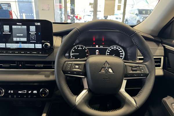 2024 Mitsubishi Outlander LS ZM