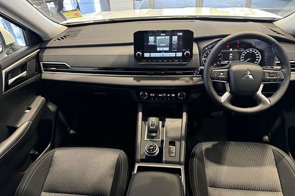 2024 Mitsubishi Outlander LS ZM