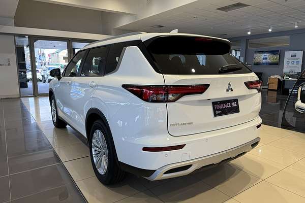2024 Mitsubishi Outlander LS ZM