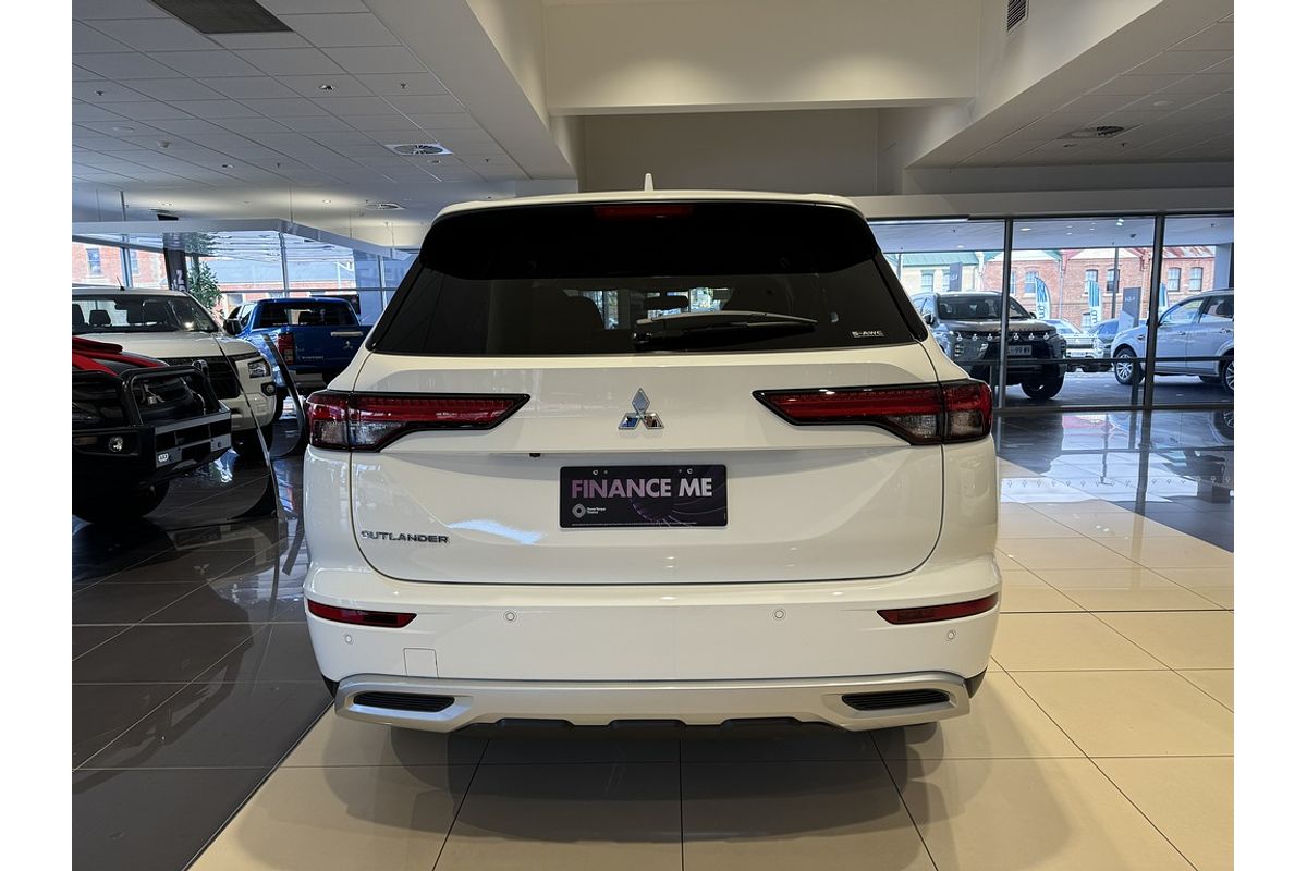 2024 Mitsubishi ZM Outlander LS 2.5L CVT 2WD 7ST