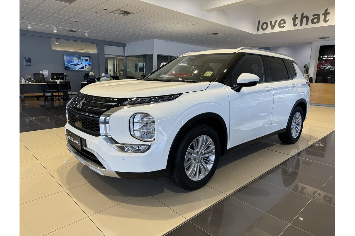 2024 Mitsubishi ZM Outlander LS 2.5L CVT 2WD 7ST
