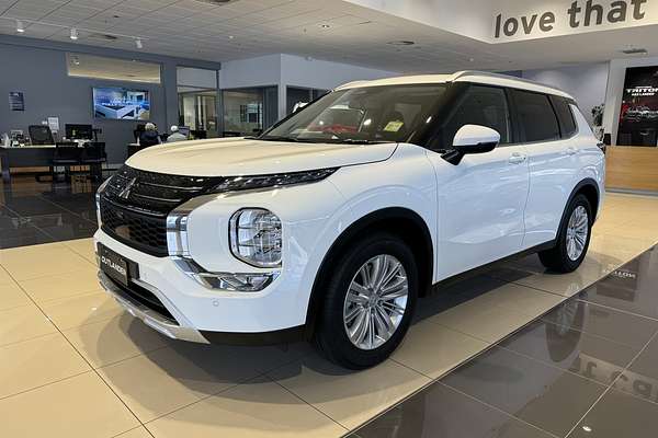 2024 Mitsubishi Outlander LS ZM
