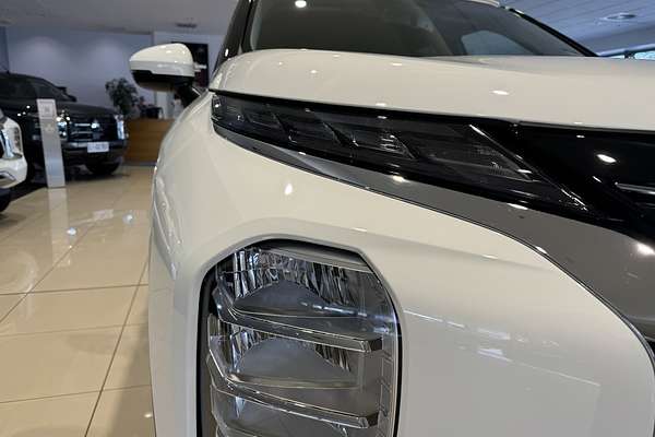 2024 Mitsubishi Outlander LS ZM