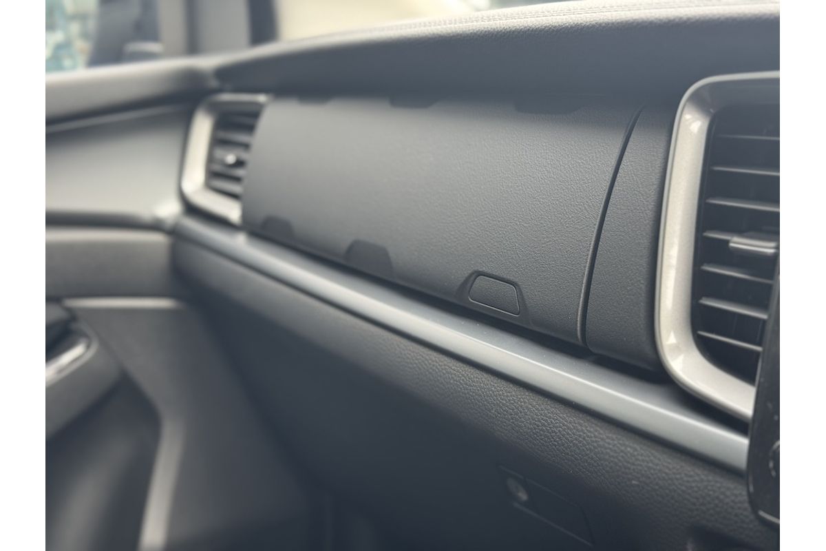 Mazda  G 6AUTO 3.0L DUAL CAB PICKUP XTR 4X4
