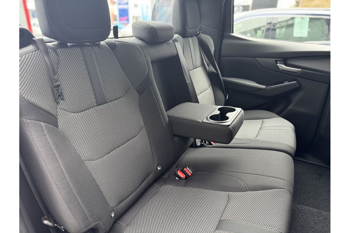 Mazda  G 6AUTO 3.0L DUAL CAB PICKUP XTR 4X4