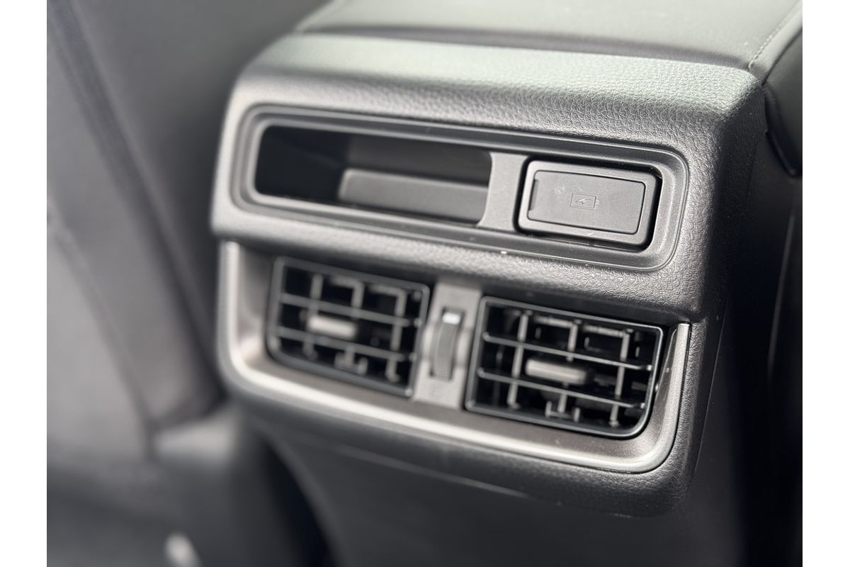 Mazda  G 6AUTO 3.0L DUAL CAB PICKUP XTR 4X4