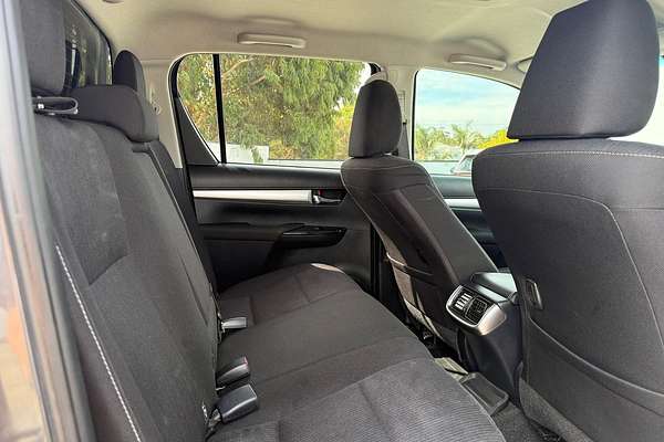 2020 Toyota Hilux SR5 GUN126R 4X4